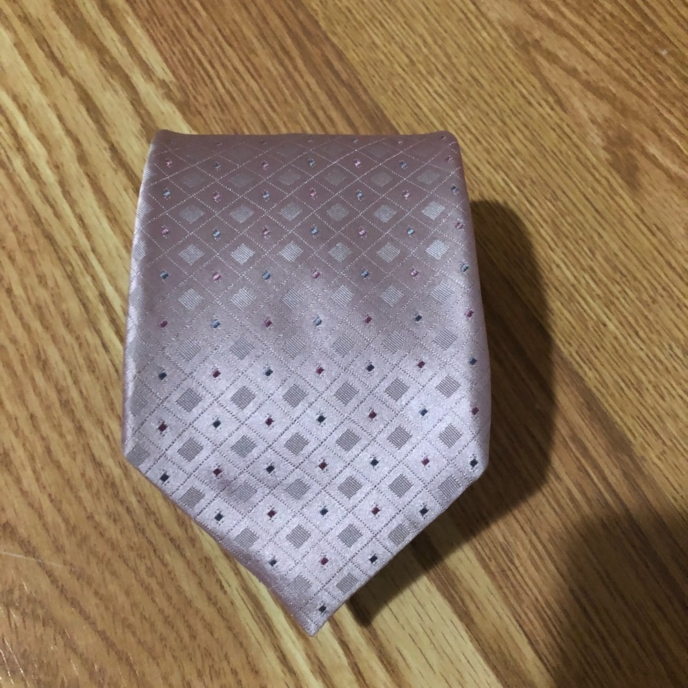 DKNY Tie Pink/Dot Pattern 100% Silk EUC